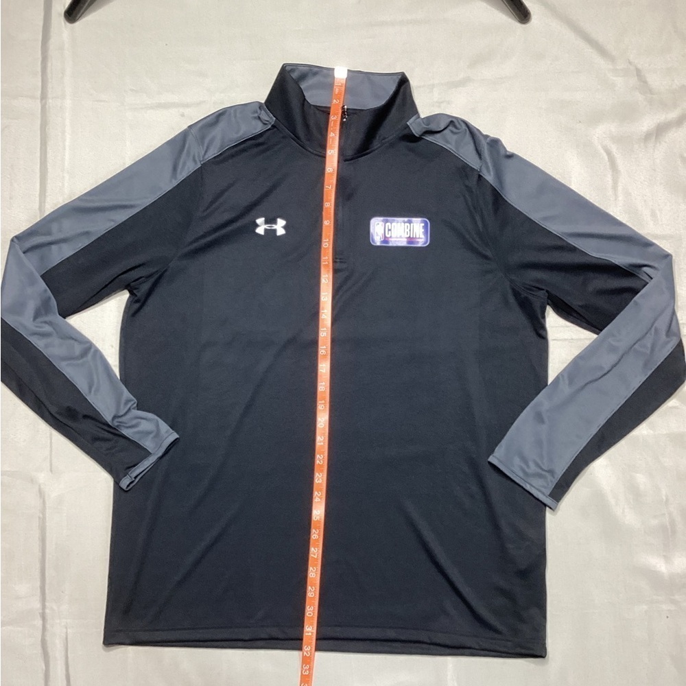 Under Armour Black and Gray light weight Performance Pullover - Picture 6 of 8